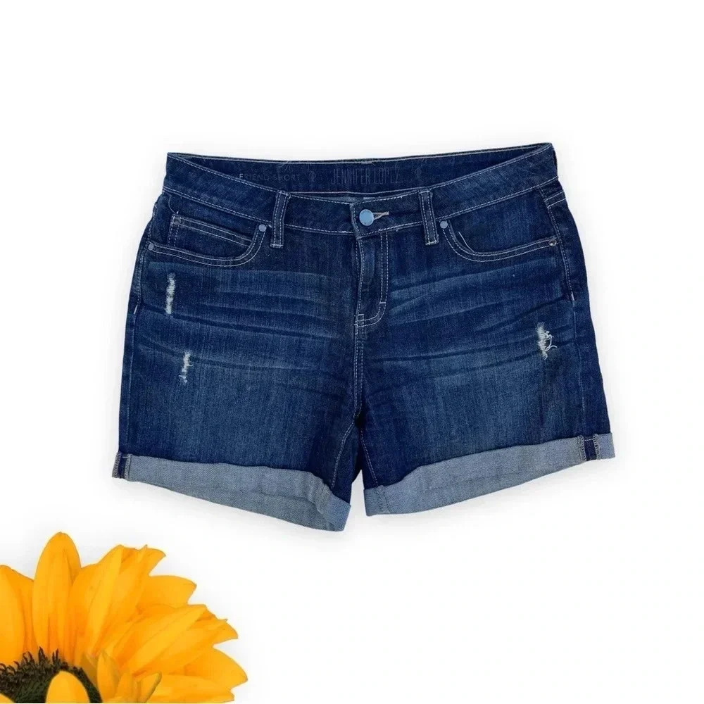 Jennifer Lopez Women’s Dark Wash Denim Shorts. Size: 6 Boyfriend Style.